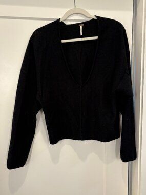 Free People black 100% cashmere V-neck cropped sweater S / P